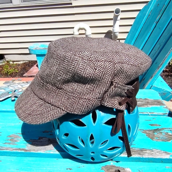 Gorgeous Brown Box Hat Perfect for Fall! - Picture 1 of 12